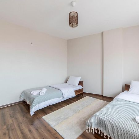 Centrally Located 2 Bedroom Apt With Netflix Bursa Kültér fotó